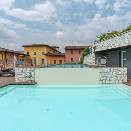 Elegant And Modern Top With Shared Pool Lejlighed