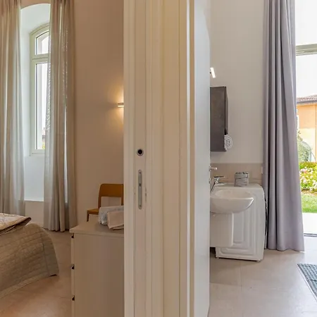 Elegant And Modern Top With Shared Pool *