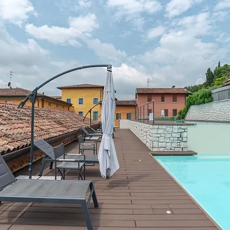 Elegant And Modern Top With Shared Pool Salò