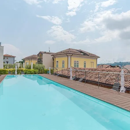 Elegant And Modern Top With Shared Pool Salò
